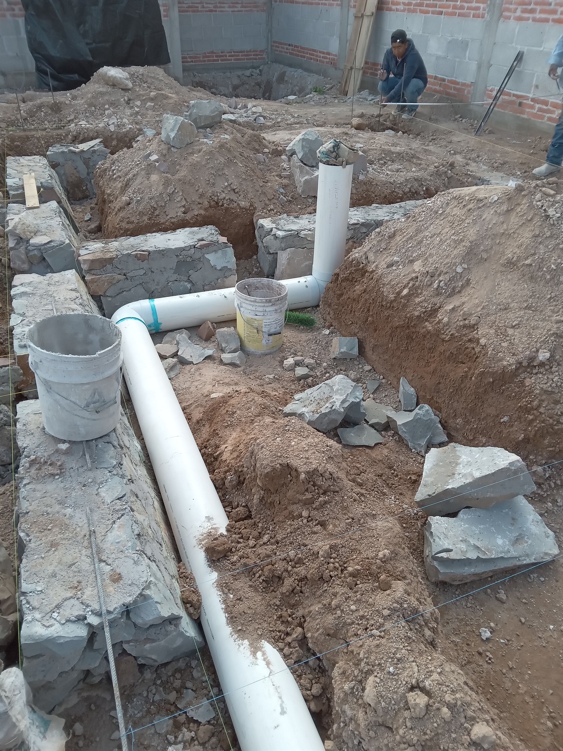 <span style="font-weight: bold;">Instalación de tuberías sanitarias, hidraúlicas, de aire, etc</span><br>